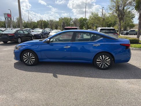 Used 2025 Nissan Altima 2.5 SV image 2