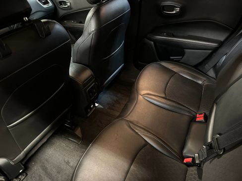 Used 2019 Jeep Compass Latitude w/ Cold Weather Group image 11