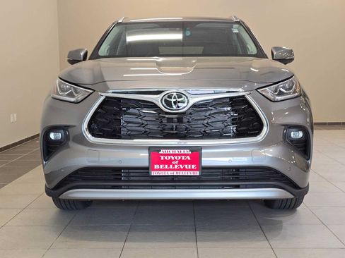 New 2026 Toyota Highlander Platinum AWD/4WD image 6