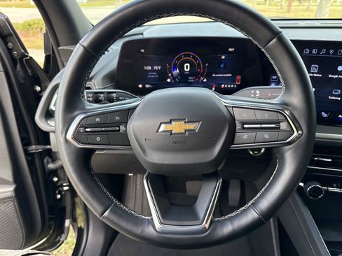 Used 2025 Chevrolet Traverse LT image 29