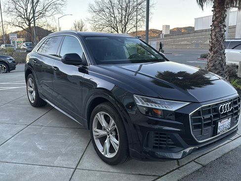 Used 2023 Audi Q8 Premium image 4
