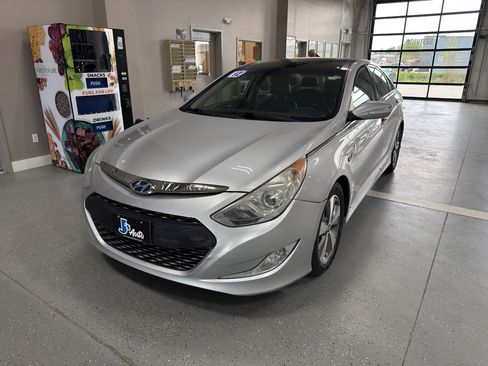 Used 2012 Hyundai Sonata Hybrid w/ Ultimate Pkg FWD image 2