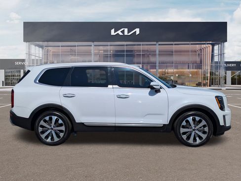 Used 2022 Kia Telluride S AWD/4WD image 3