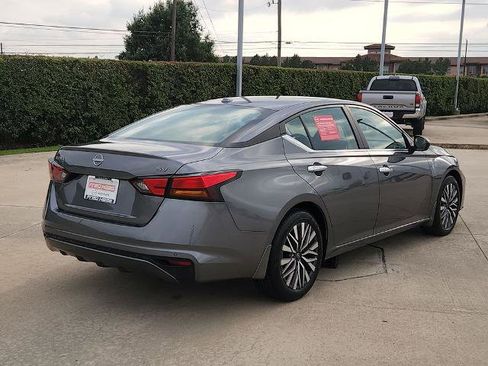 Certified 2024 Nissan Altima 2.5 SV FWD image 5