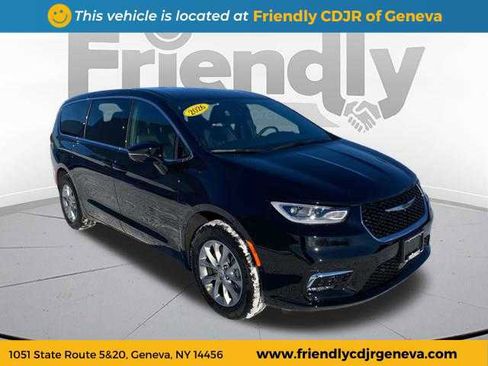 New 2026 Chrysler Pacifica Select image 3