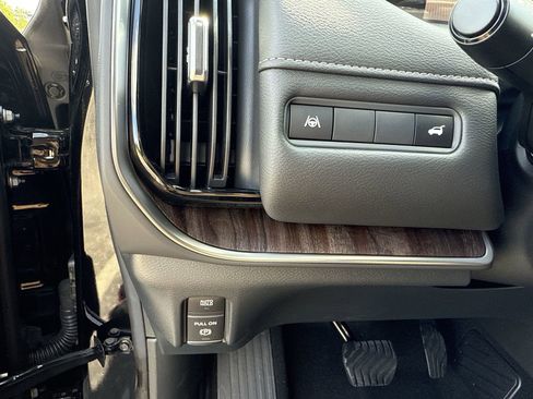 New 2025 Nissan Armada SL w/ Captain's Chari Seat Package image 15