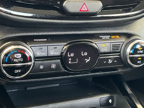Used 2025 Kia Soul S FWD image 22