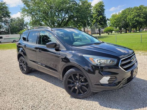Used 2017 Ford Escape SE w/ Equipment Group 201A AWD/4WD image 3