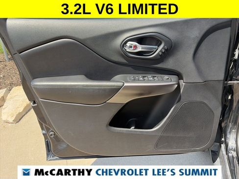 Used 2019 Jeep Cherokee Limited AWD/4WD image 40