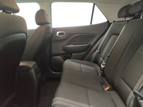 Used 2023 Hyundai Venue SEL image 18