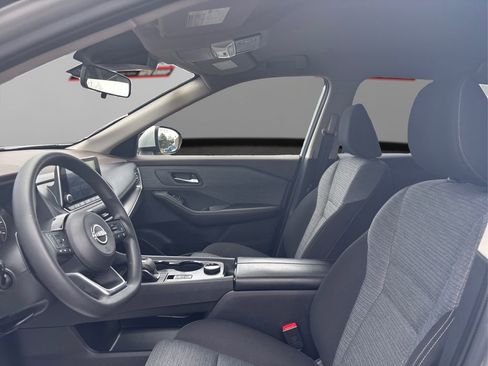 Used 2023 Nissan Rogue SV image 9