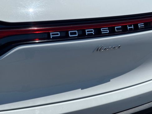 Certified 2023 Porsche Macan AWD/4WD image 28