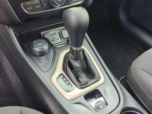 Used 2016 Jeep Cherokee Latitude w/ Comfort/Convenience Group image 22