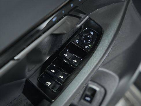 Used 2026 BMW 530i xDrive w/ Premium Package image 26