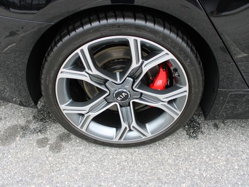 Used 2018 Kia Stinger GT1 image 12