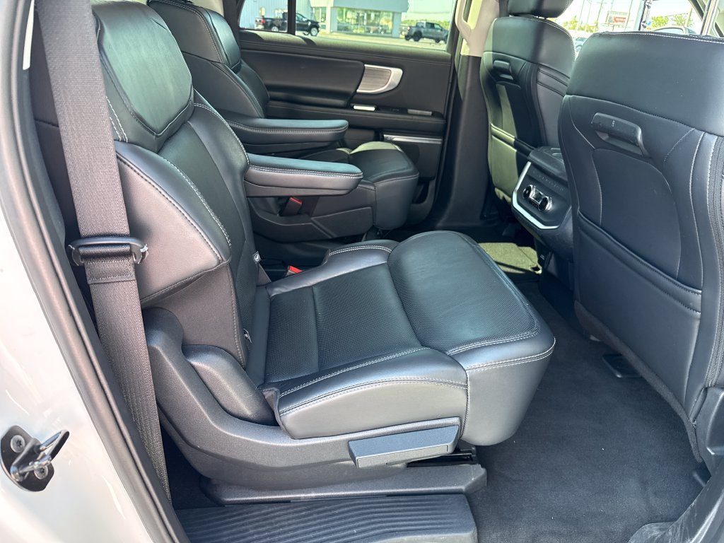 Used 2025 Ford Expedition Max Platinum AWD/4WD image 24