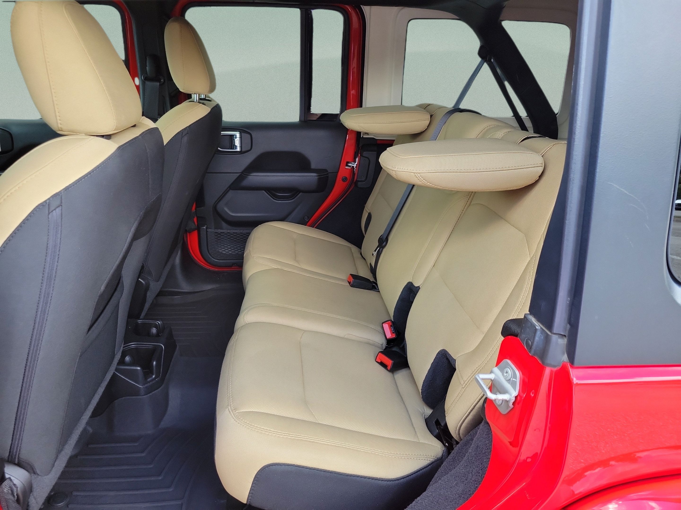 Used 2022 Jeep Wrangler Unlimited Sahara w/ Cold Weather Group AWD/4WD image 8