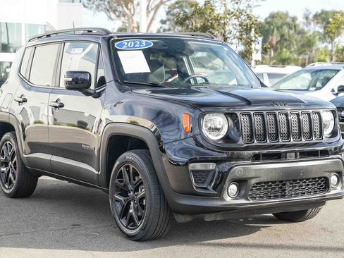 Used 2023 Jeep Renegade Altitude image 3
