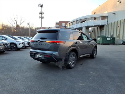 New 2025 Nissan Pathfinder SV w/ Black Appearance Package image 4