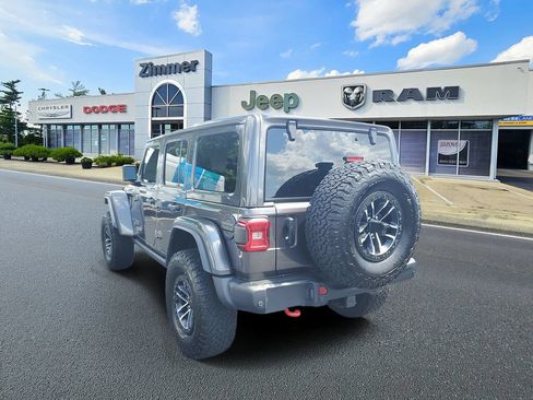 Used 2025 Jeep Wrangler Unlimited Rubicon AWD/4WD image 3