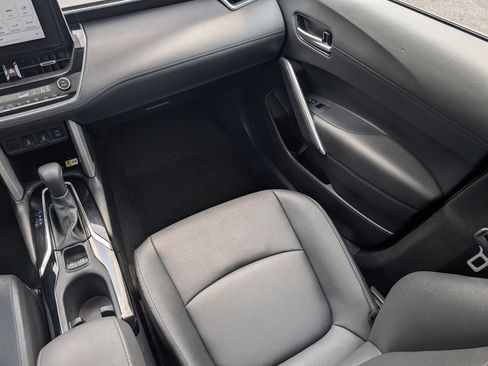 Used 2023 Toyota Corolla Cross XLE w/ Convenience Package AWD/4WD image 11