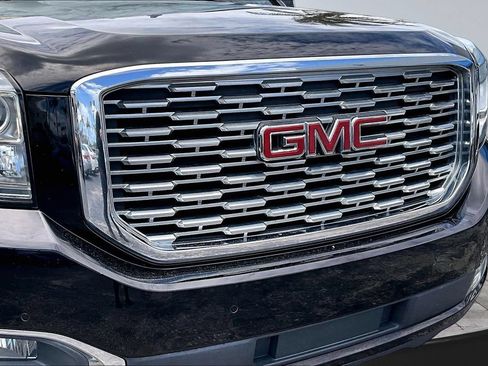 Used 2018 GMC Yukon Denali AWD/4WD image 36