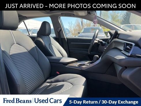 Used 2023 Toyota Camry SE w/ Cold Weather Package image 17