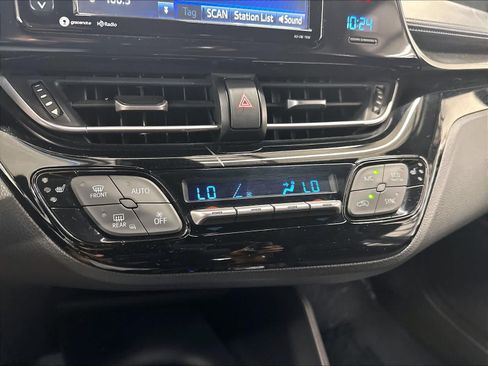 Used 2018 Toyota C-HR XLE FWD image 16