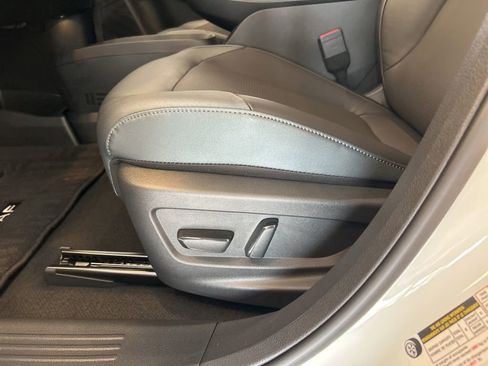 New 2026 Nissan Leaf SV+ w/ Floor Mat Package (SV+) FWD image 17