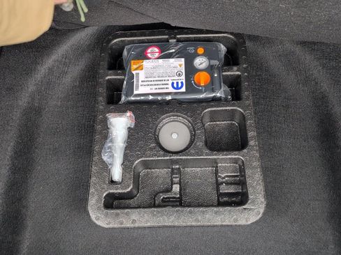 Used 2024 Jeep Compass Limited image 18