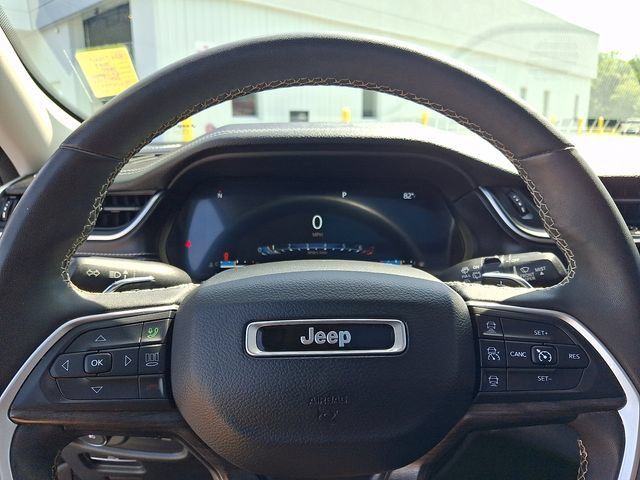 Used 2023 Jeep Grand Cherokee Limited AWD/4WD image 21