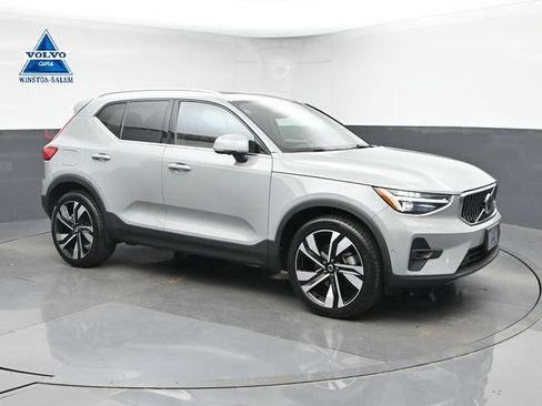 Used 2024 Volvo XC40 B5 Plus w/ Climate Package AWD/4WD image 1