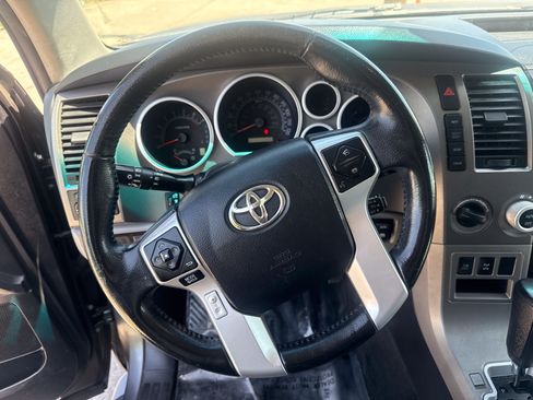 Used 2017 Toyota Sequoia SR5 AWD/4WD image 15