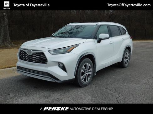 Used 2023 Toyota Highlander XLE image 1