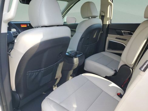 New 2025 Kia Telluride S image 5