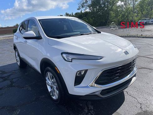 Certified 2024 Buick Encore GX Preferred FWD image 1