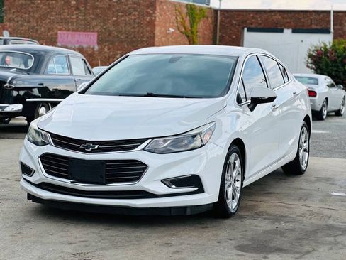Used 2017 Chevrolet Cruze Premier FWD image 2