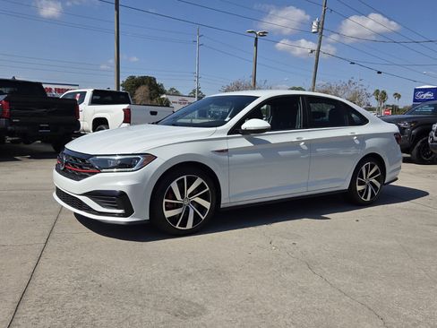 Used 2019 Volkswagen Jetta GLI image 3