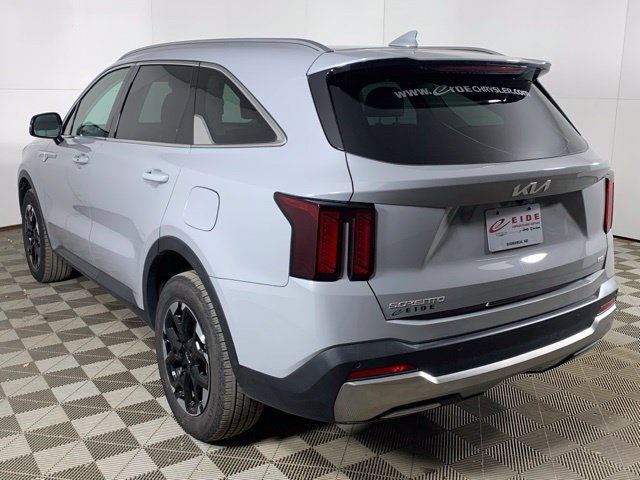 Used 2025 Kia Sorento S w/ Panoramic Sunroof Package AWD/4WD image 12