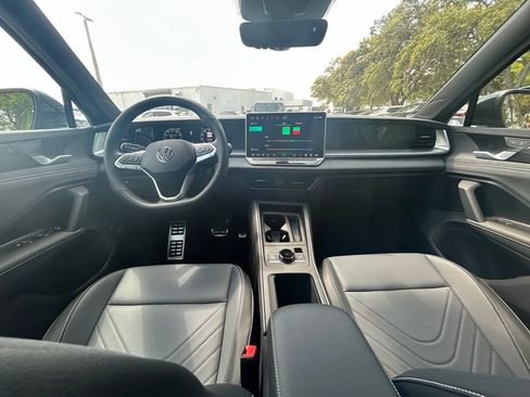 New 2026 Volkswagen Tiguan SE R-Line FWD image 10