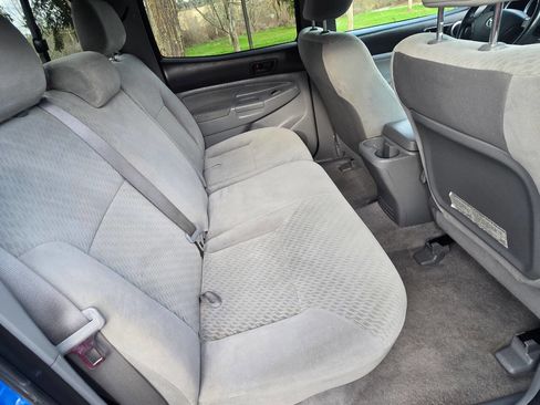 Used 2010 Toyota Tacoma V6 4x4 4dr Double Cab 5.0 ft S image 13