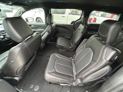 New 2026 Chrysler Pacifica Select image 39