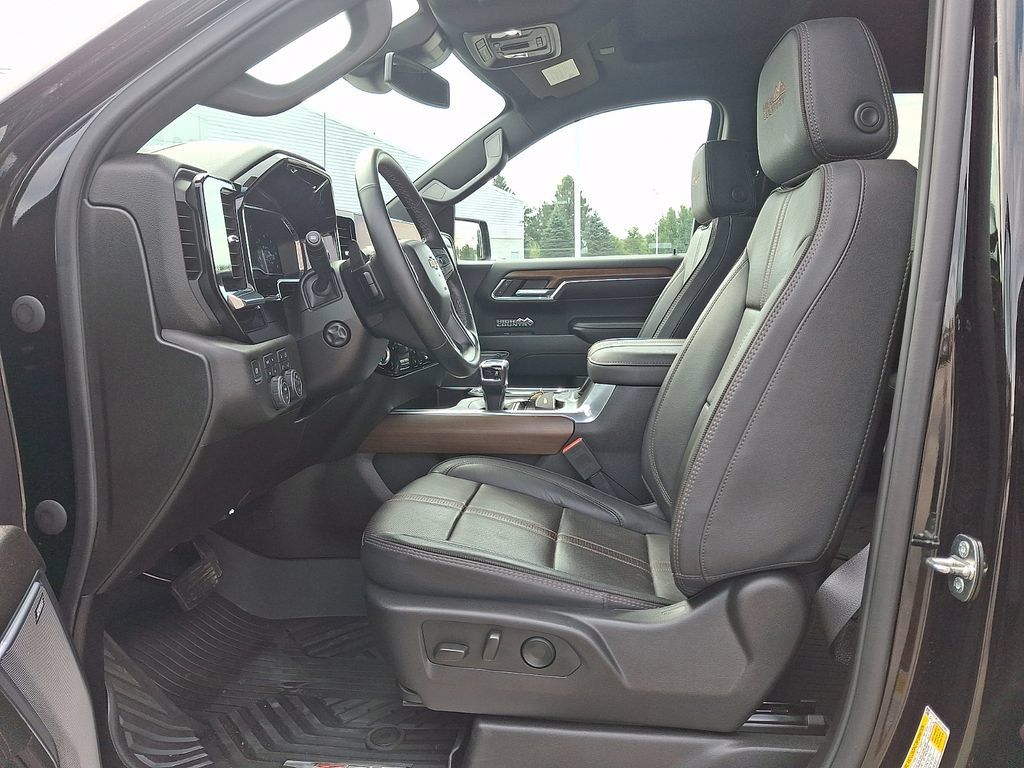 Used 2024 Chevrolet Silverado 1500 High Country w/ Z71 Off-Road Package AWD/4WD image 15