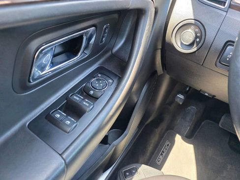 Used 2017 Ford Taurus Limited image 19