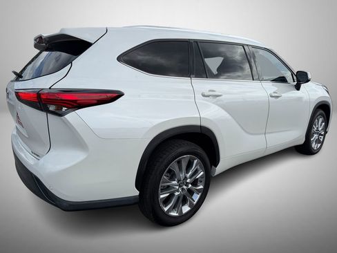 Used 2020 Toyota Highlander Limited image 3