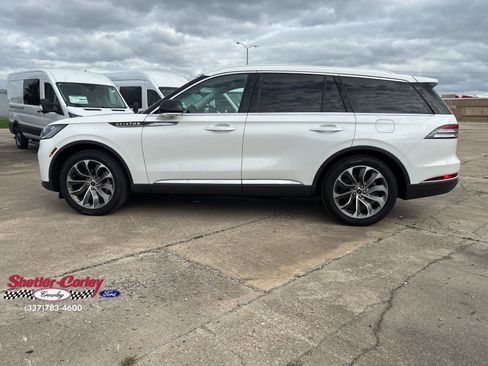 Used 2025 Lincoln Aviator 2WD image 16