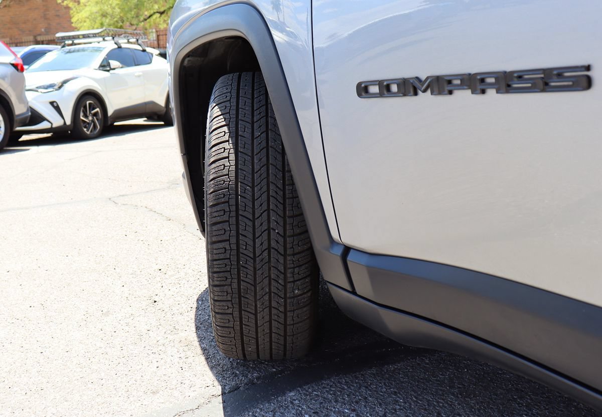 Used 2020 Jeep Compass Latitude FWD image 6