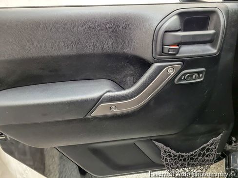 Used 2012 Jeep Wrangler Unlimited Sport AWD/4WD image 19