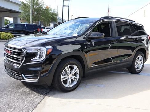 Used 2022 GMC Terrain SLE w/ Driver Convenience Package FWD image 3