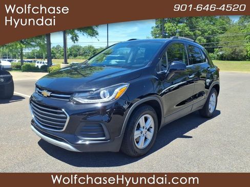 Used 2020 Chevrolet Trax LT w/ LT Convenience Package FWD image 1